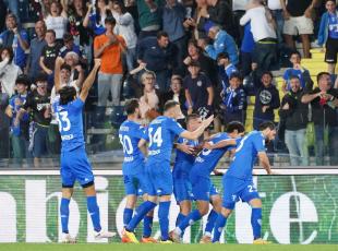 Il Frosinone perde con l'Udinese e retrocede in serie B. Niang salva l'Empoli: 2-1 alla Roma