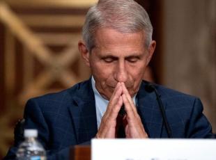Gli imbarazzi di Anthony Fauci nel mirino del Congresso americano: il Covid, Wuhan e le email cancellate