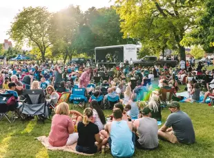 Concerti estivi: ecco cosa si può (e non si può) portare a un evento all’aperto