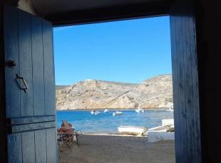 E se la spiaggia delle vacanze diventasse la vostra casa per sempre? La sfida degli italiani che scelgono di vivere all'estero