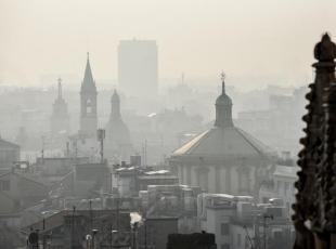 Smog, a Milano  si respira ari inquinata un giorno su tre: da inizio anno sforati i limiti 27 volte