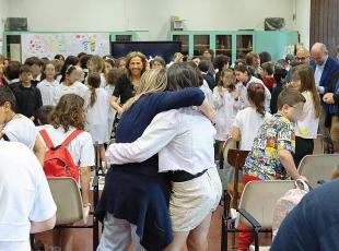 Alluvione, la festa di fine anno degli alunni di Conselice: accolti dalle scuole di Bologna tra abbracci e sorrisi