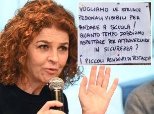 Paola Saluzzi e l'appello dei bimbi di Testaccio a Roma: «Vogliamo le strisce pedonali per andare a scuola»