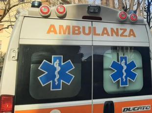 Napoli, il Tar blocca l'appalto per le ambulanze del 118: «La società vincitrice non ha comunicato le pendenze penali»