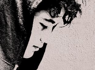 Adolescenti sempre più tristi (e nervosi): dicono di soffrirne 6 ragazzi su 10 e l'80 per cento delle ragazze