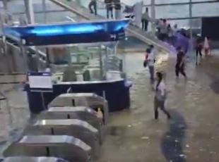 Piogge torrenziali sulla penisola araba: Dubai allagata, 18 morti in Oman
