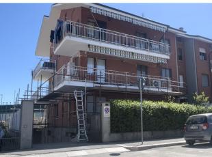 Prigionieri del proprio condominio per il Superbonus saltato: un altro caso a Torino tra ponteggi e catrame sui balconi