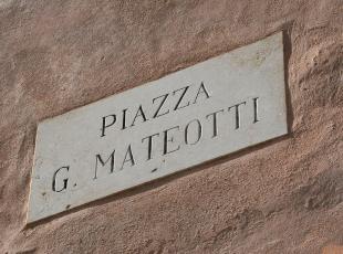 Treviso, piazza Matteotti perde una «t». Il sindaco: «Rimedieremo»
