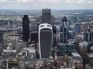 Gran Bretagna e lo stipendio minimo di 45 mila euro: nella City di Londra cancellate le offerte di lavoro ai neolaureati