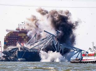L'incredibile caso dei 21 marinai della nave che ha fatto crollare il ponte di Baltimora: «Bloccati a bordo da tre mesi, sono tagliati fuori dal mondo»