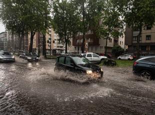Previsioni meteo martedì 21 maggio: a Milano e in Lombardia torna la pioggia. Allerta rossa per maltempo già da lunedì, monitorati i fiumi