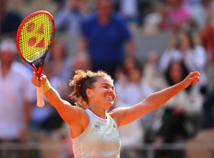 Jasmine Paolini strepitosa al Roland Garros 2024, batte Andreeva 6-3; 6-1 nella semifinale del singolo femminile e vola in finale a Parigi