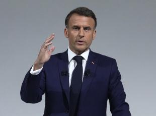 Macron, la conferenza stampa per le elezioni in Francia: «Una federazione di progetti contro gli estremisti. I Repubblicani voltano le spalle all'eredità di De Gaulle»