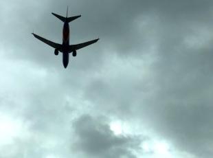 Arabia Saudita, il pilota muore durante il volo e il suo vice riesce ad atterrare. Panico a bordo