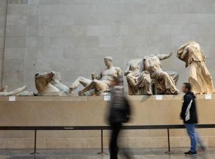 Da Erodoto a noi, perché siamo tutti un po' greci. Perfino nei gesti scaramantici