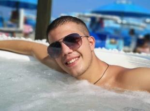 Omar Bassi morto in vacanza a 23 anni. La denuncia dei parenti: «Era stato pestato dai buttafuori in una discoteca del Varesotto»