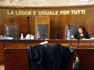 Muore per l'amianto, otto anni dopo arriva il risarcimento: Inail condannata a pagare un'indennità mensile alla vedova 