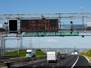 È arrivato il nuovo Tutor: ecco come controlla la velocità e le autostrade su cui è attivo