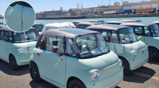 Fiat Topolino sequestrate al porto di Livorno: irregolari bandiera tricolore e dicitura «Made in Italy»
