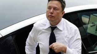 L’imprenditore sudafricano (con cittadinanza canadese, naturalizzato statunitense) Elon Musk, proprietario di Tesla, di Twitter e di SpaceX. Nell’ottobre 2022, ha raccontato pubblicamente di essere dimagrito grazie alla semaglutide