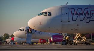 Biglietti low cost e guerra Ryanair-Wizz Air: l’Albania fa il record di voli e «attacca» il Sud Italia