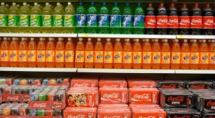 Sugar tax da luglio: perché i prezzi di Coca-Cola e aranciata aumenteranno