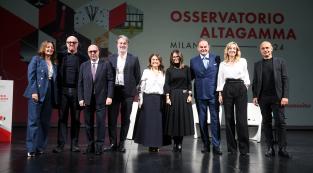 All’Osservatorio ALtagamma 2024, da sinistra: Stefania Lazzaroni, direttrice di Altagamma, Andrea Guerra, ceo di Prada, Alfonso Dolce, ceo Dolce&Gabbana, Pierfrancesco Nervini, coo global Blue, Claudia D’Arpizio, partner Bain Company, Federica Levato, partner Bain Company, Matteo Lunelli, presidente Altagamma, Laura Burdese deputy ceo Bulgari, Marco Piscitelli, ceo Molteni (fotografo: Oliverio- Imagoeconomica)