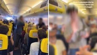 Troppi passeggeri a bordo: la hostess Ryanair offre 250 euro più volo gratis, l'applauso al volontario che scende dall'aereo