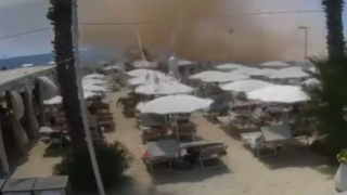 Tromba d'aria si abbatte sulla spiaggia in Salento, tre feriti