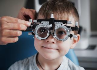 La salute degli occhi dei bambini: «Vietato saltare i controlli», la raccomandazione degli oculisti