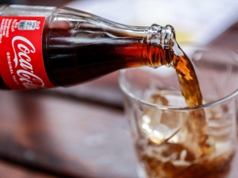 Youtuber svela la ricetta della Coca-Cola: ecco gli ingredienti rimasti segreti per 139 anni