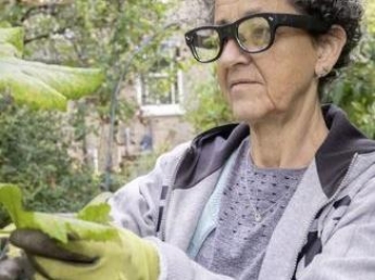 Gli occhiali intelligenti contro l'Alzheimer: ricordano i nomi, segnalano i pericoli e aiutano a vivere più a lungo in autonomia