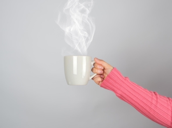 Bere acqua calda aiuta a perdere peso?