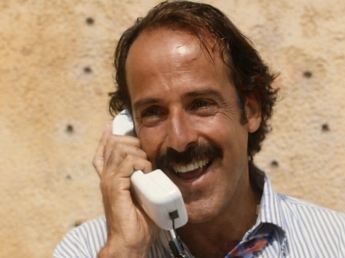 «Una telefonata allunga la vita»: perché è tornato in Tv lo storico spot Sip con Massimo Lopez