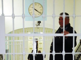 L'incendio a San Vittore: il trasferimento a Bollate e la candela di Natale in cella