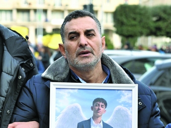 Il padre di Aba ucciso a scuola a La Spezia: «Il giovane che lo ha assassinato ha agito da killer esperto»