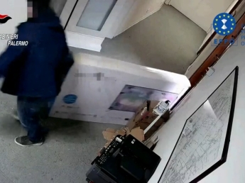 Inchiesta fondi Uele richieste sfrontate dei professori: «Mia moglie vuole il telefono blu e le cuffiette pro. Possiamo prendere qualche elettrodomestico?»