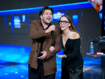 (L-R) Italian singer Eddie Brock and Italian TV presenter Aurora Leone during the 'DopoFestival' tv show at the 76th Sanremo Italian Song Festivalin SanremoItaly25 February 2026. The music festival runs from 24 to 28 February 2026.  ANSA/RIC...