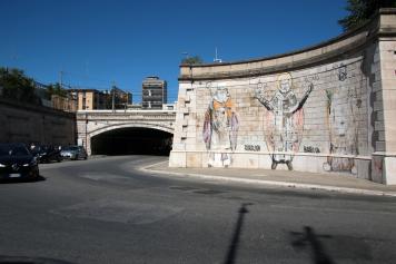 Il murale di Ozmo su un muro del sottopasso Quintino Sella (foto Sasanelli)