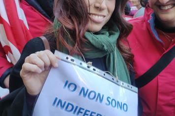 Manifestazione antifascista a Firenze: «Siamo più di 50 mila». Colloquio e stretta di mano tra Schlein e Conte