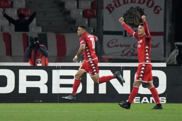 Calcio, Cheddira e Espositofirmano la vittoria contro il Cosenzae lanciano il Bari in terza posizione