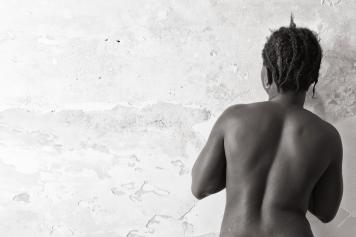 Il fotografo Giovanni Izzo: così racconto le donne ridotte in schiavitù