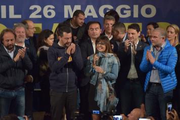 Salvini in Puglia parla di sicurezza e di agricoltura: «Difenderemo l’olio e il grano della Puglia a Bruxelles»