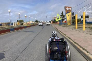Il viaggio in Patagonia di Eleonora e Stefania: «Noi in handbike e bicicletta, 1.300 km con 20 chili di zaino»