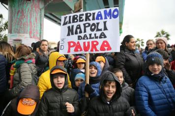Baby gang, 2000 in corteo a Napoli: «Non è colpa di Gomorra ma dello Stato»