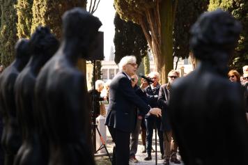 Vittorio Sgarbi all? inaugurazione monumento in memoria alle vittime del covid nel cimitero Vantiniano di Brescia, 18 marzo 2023 . Ansa Filippo Venezia