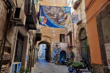 Napoli, la città si tinge di azzurro
