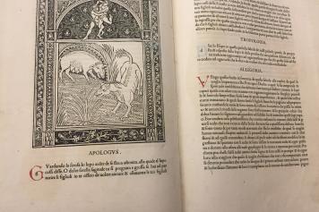 Una pagina dell’Esopo, il più bel libro figurato comparso a Napoli nel Quattrocento, opera di Francesco del Tuppo, tipografo favorito dei reali aragonesi (ph. A. Chetta)
