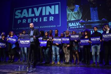 «Mi piacerebbe candidarmi qui»Salvini vuole duellare con D’Alema