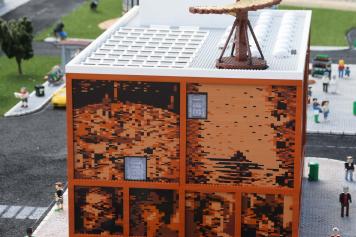 Il Bosco verticale a mattoncini: per la Design Week spunta la riproduzione in Lego